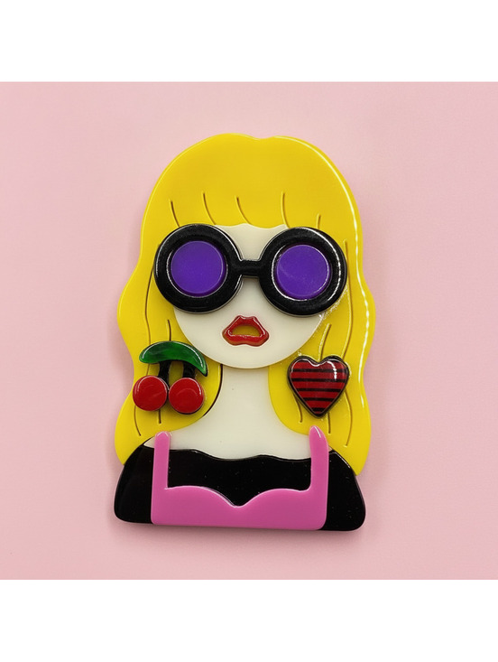 Jewelry - Fashion Girl Acrylic Brooch 🦩